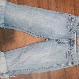 Abercrombie cut off Capri
